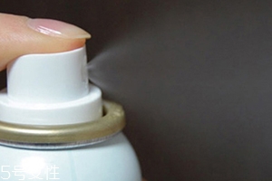 保濕噴霧可以噴頭發嗎？解決頭發干枯問題