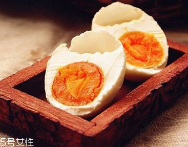 咸鴨蛋是腌制食品嗎？做法是腌制