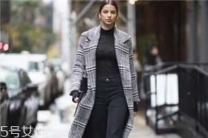黑色打底衫怎么配衣服？時(shí)尚界的常青單品
