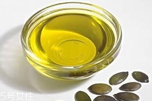 核桃油和橄欖油哪個好 核桃油的營養要好一些