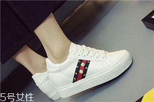 小白鞋可以用漂白水洗嗎？不要長(zhǎng)期用漂白水洗小白鞋