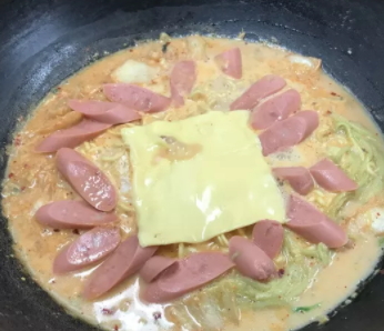 牛奶辛拉面煮多久？牛奶辛拉面牛奶和水的比例