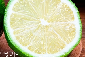 青檸檬可以泡蜂蜜嗎？青檸檬泡蜂蜜味道好嗎？