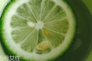 青檸檬可以敷臉嗎？青檸檬敷臉能美白嗎？