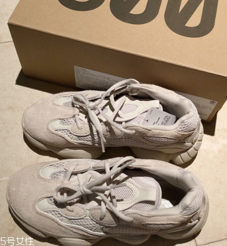 yeezy 500偏碼嗎？yeezy 500鞋碼標準嗎