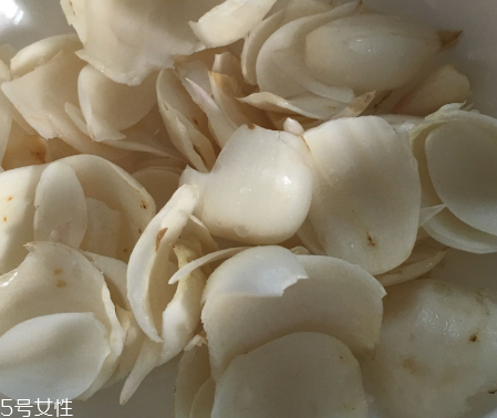 新鮮百合可以燉雞嗎？新鮮百合燉雞好吃嗎？