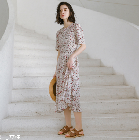 小個子女生穿什么裙子好看？小個子女生穿搭技巧