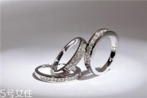 戒指可以戴右手嗎？戒指能戴在右手上嗎