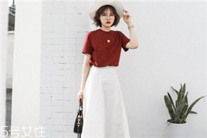 皮膚黃穿什么顏色顯白？適合黃皮女生的衣服顏色