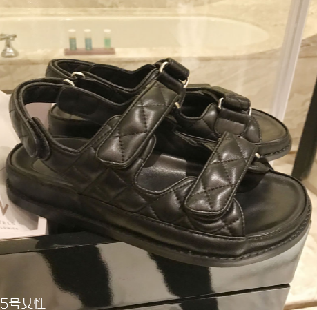 今年流行什么樣的涼鞋？今年流行的涼鞋款式推薦