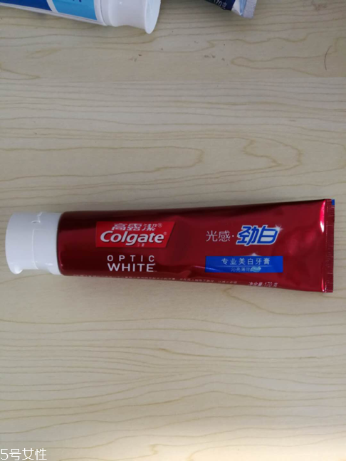 中華和黑人美白牙膏哪個好 三個國內熱門美白牙膏對比評測