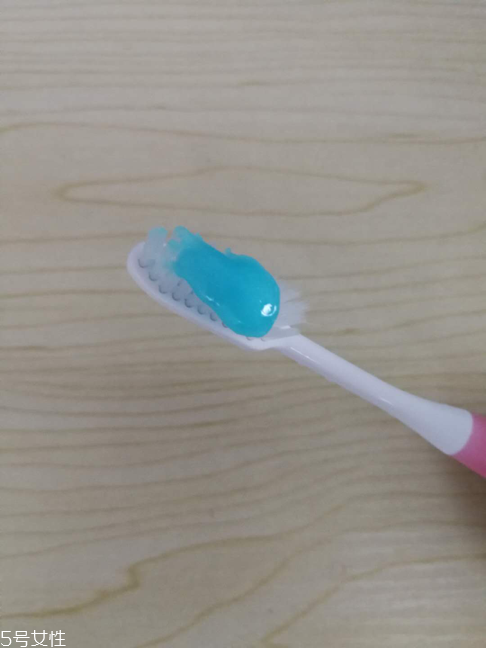 中華和黑人美白牙膏哪個好 三個國內熱門美白牙膏對比評測