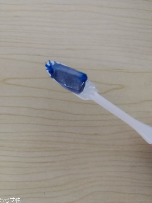 中華和黑人美白牙膏哪個好 三個國內熱門美白牙膏對比評測