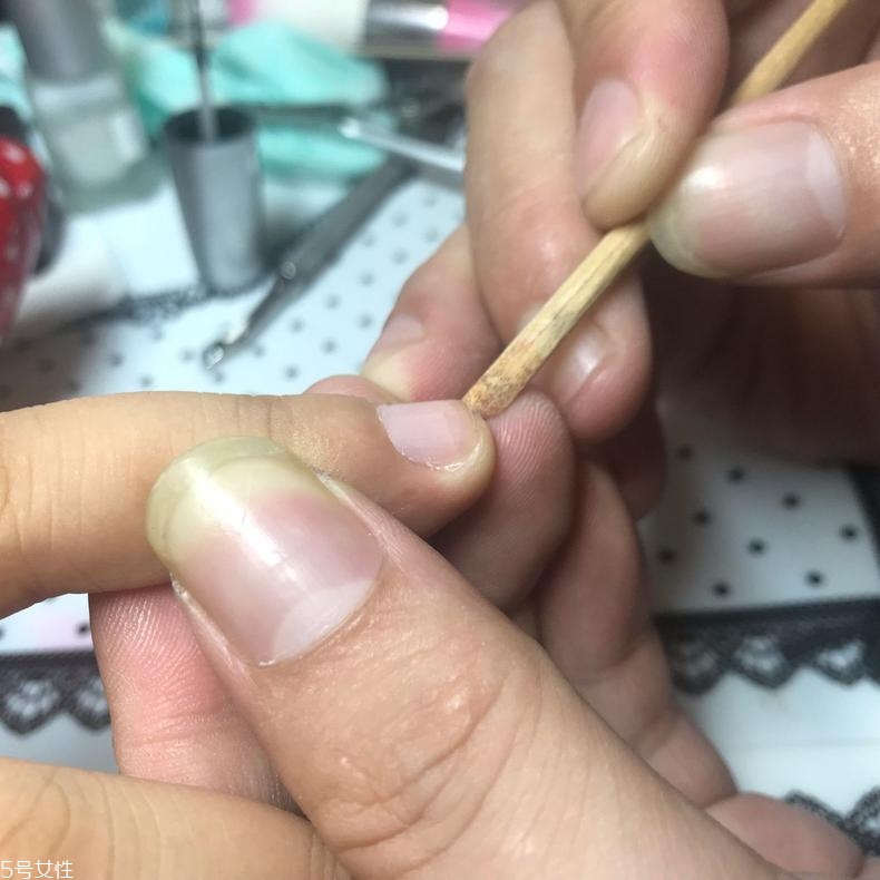 短指甲怎么上色？短指甲上色詳細步驟