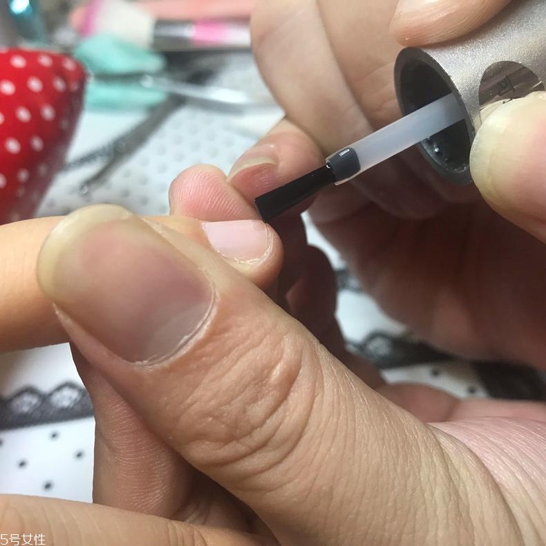 短指甲怎么上色？短指甲上色詳細步驟