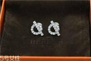 耳釘轉(zhuǎn)不動怎么辦？耳釘轉(zhuǎn)不動怎么處理？