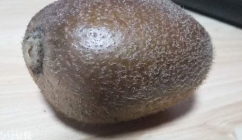 綠心獼猴桃硬的能吃嗎？硬的綠心獼猴桃能吃嗎？