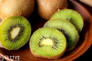 獼猴桃會拉肚子嗎？獼猴桃會導致腹瀉嗎？