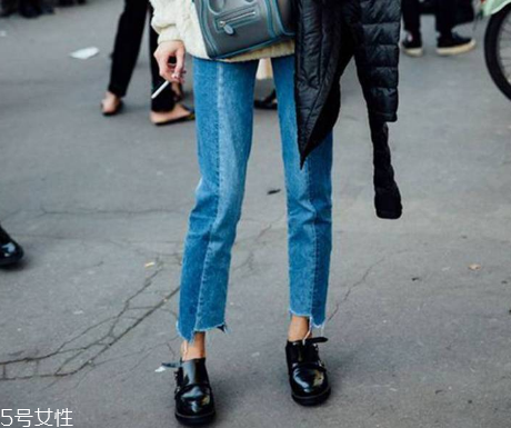 腿粗穿什么牛仔褲顯瘦？腿粗適合穿什么樣的牛仔褲？
