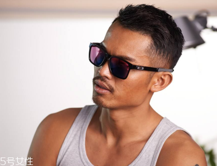 oakley眼鏡多少錢？歐克利眼鏡正品價(jià)格
