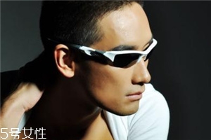 oakley眼鏡多少錢？歐克利眼鏡正品價(jià)格