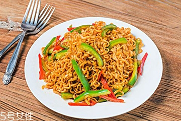 方便面是不是零食？方便面是不是發(fā)物？