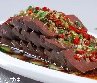 雞血弄衣服上了怎么辦？雞血洗得干凈嗎？