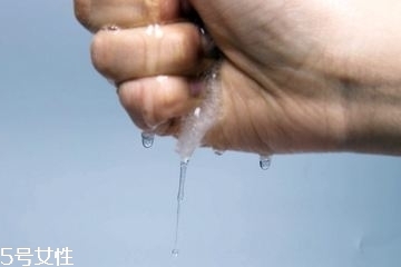 精華液可以收縮毛孔嗎？精華液能不能收縮毛孔？