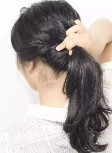 長發低馬尾怎么扎有氣質 不會散的溫柔婉約低馬尾教程