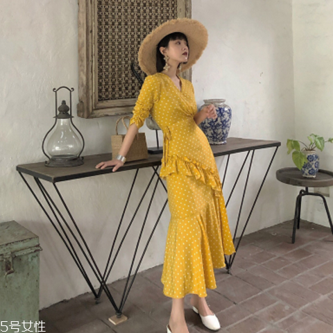 黃皮適合什么顏色裙子？什么顏色裙子適合黃皮女生？