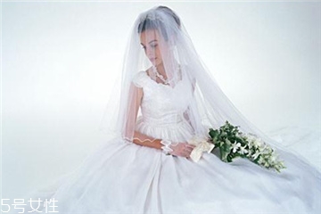 婚紗是男方買還是女方買？婚紗應該哪一方買？