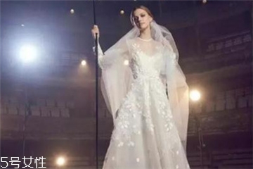 婚紗什么顏色好？婚紗買哪種顏色好？