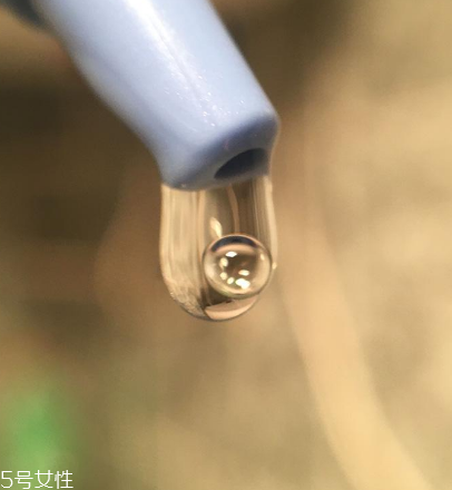 油皮能用精華嗎？油性皮膚能用精華液嗎？