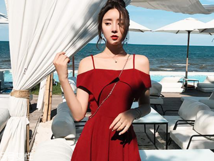 夏天穿什么顏色連衣裙好？夏天適合什么顏色連衣裙？