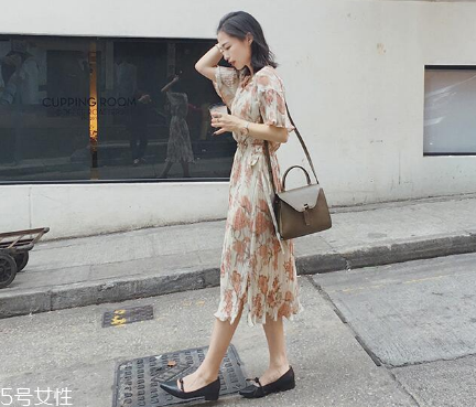 女生去海邊穿什么衣服？海邊度假怎么穿搭顯瘦？