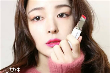 經?；瘖y對皮膚有什么影響 經?；瘖y的危害