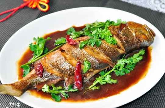 黃花魚為什么都是死的？死黃花魚可以吃嗎？