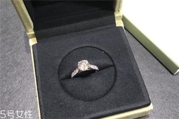 鉆戒和婚戒怎么一起戴？鉆戒和婚戒怎么同時戴？