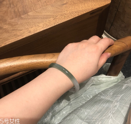 手鐲可以讓別人摸嗎？手鐲被別人摸了有影響嗎？
