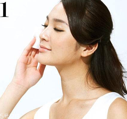 化妝水為什么要用化妝棉？化妝水可以不用化妝棉嗎？
