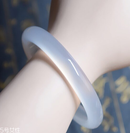 玉髓手鐲一般多少錢？玉髓手鐲市場價(jià)格