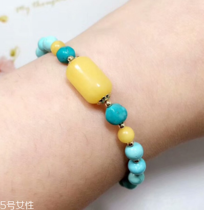 綠松石可以戴著洗澡嗎？綠松石手串洗澡要摘嗎？