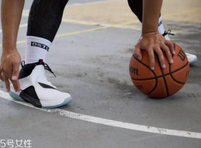 李寧馭帥12測評 性價比超高的實戰鞋