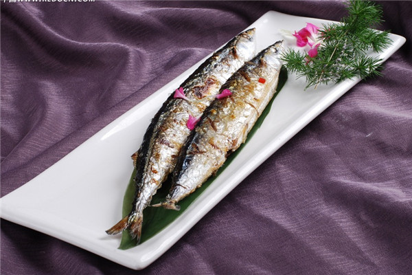 秋刀魚內臟可以吃嗎 秋刀魚怎么腌好吃