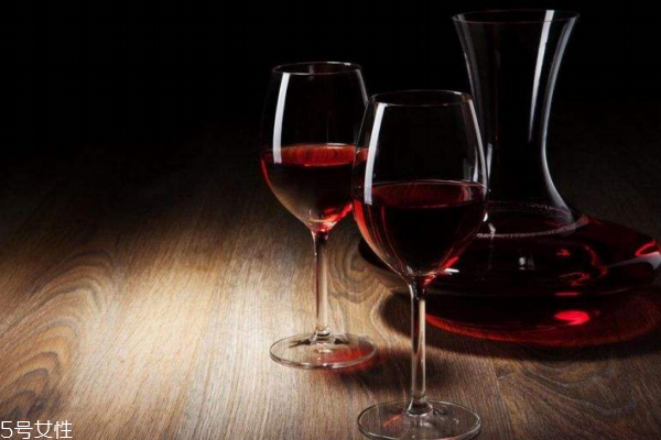 紅酒什么年份的好 和葡萄酒產區有關系
