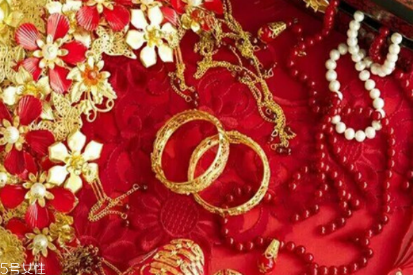 結婚三金是必須給的嗎 代表著傳統習俗