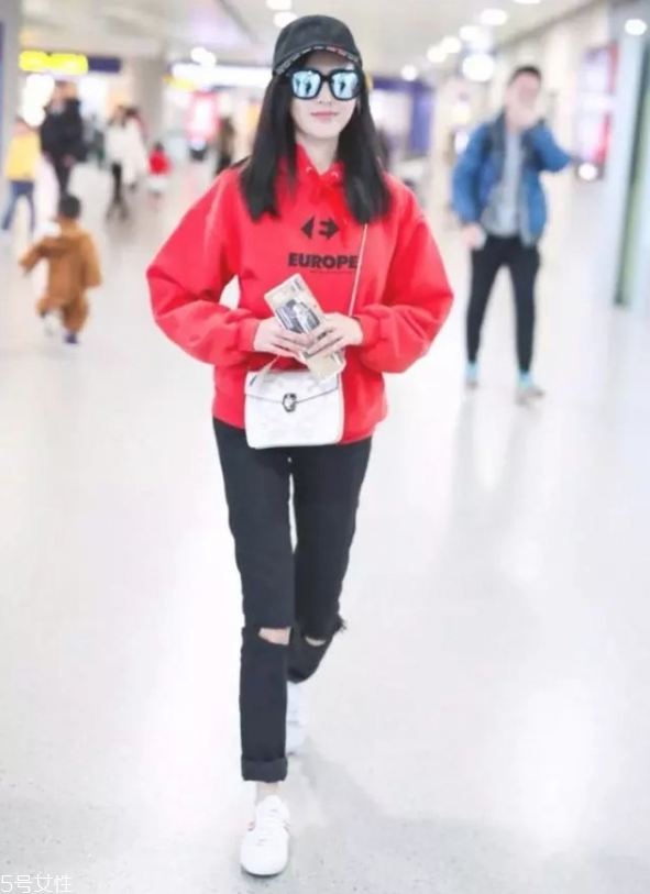 秋冬衛衣怎么穿好看 2018衛衣搭配女