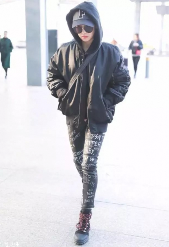 秋冬衛衣怎么穿好看 2018衛衣搭配女
