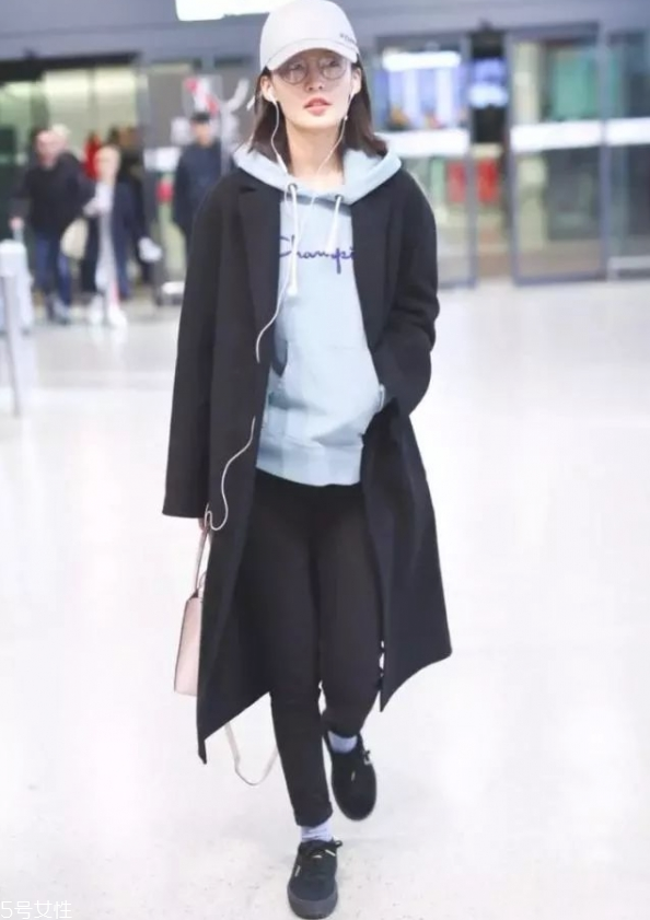 秋冬衛衣怎么穿好看 2018衛衣搭配女