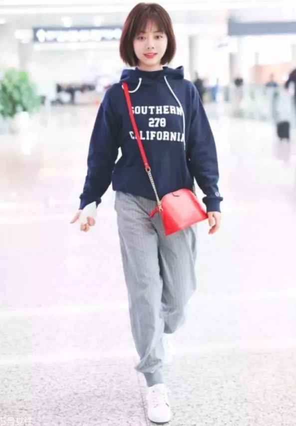 秋冬衛衣怎么穿好看 2018衛衣搭配女